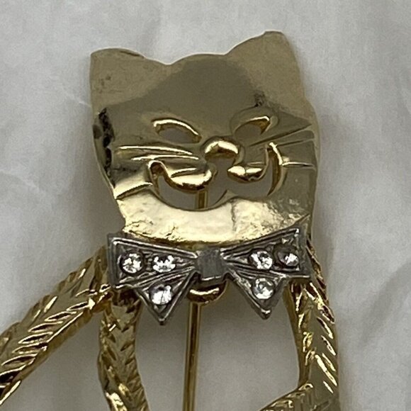 Vintage Ultra Craft Brooch Pin Cat Brushed Gold Tone Open Bow tie Heart Signed - Picture 2 of 8